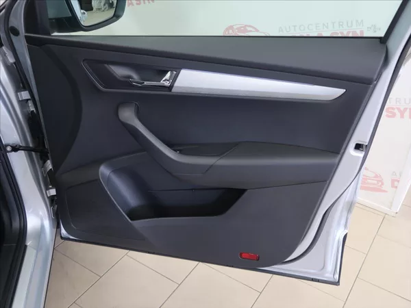 Škoda Karoq 2,0 TDI DSG Tour 1.majitel - foto 12