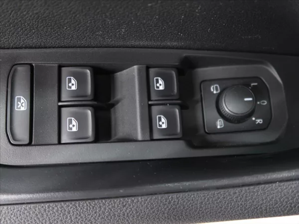 Škoda Karoq 2,0 TDI DSG Tour 1.majitel - foto 16