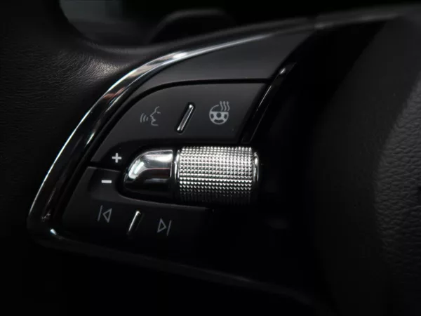 Škoda Karoq 2,0 TDI DSG Tour 1.majitel - foto 19