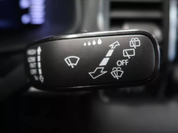 Škoda Karoq 2,0 TDI DSG Tour 1.majitel - foto 22