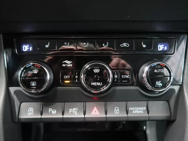 Škoda Karoq 2,0 TDI DSG Tour 1.majitel - foto 28