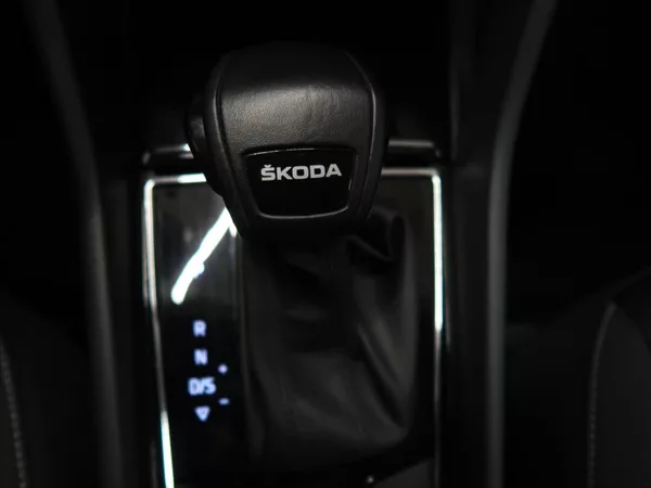 Škoda Karoq 2,0 TDI DSG Tour 1.majitel - foto 29