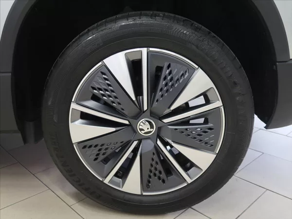 Škoda Karoq 2,0 TDI DSG Tour 1.majitel - foto 34