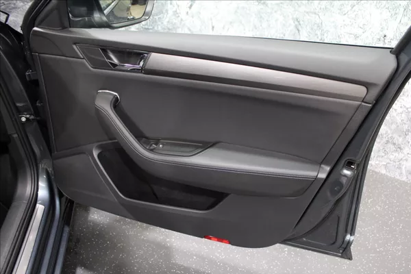 Škoda Superb 1,4 IV 115KW Style DSG - foto 10