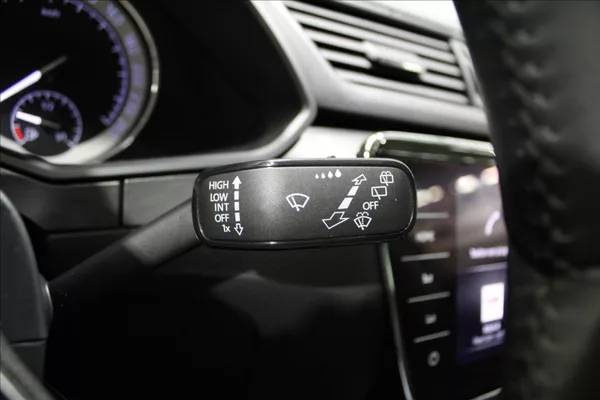 Škoda Superb 1,4 IV 115KW Style DSG - foto 17