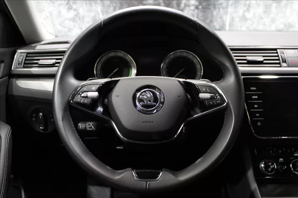 Škoda Superb 1,4 IV 115KW Style DSG - foto 21