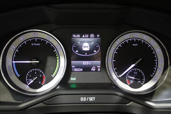 Škoda Superb 1,4 IV 115KW Style DSG - foto 22