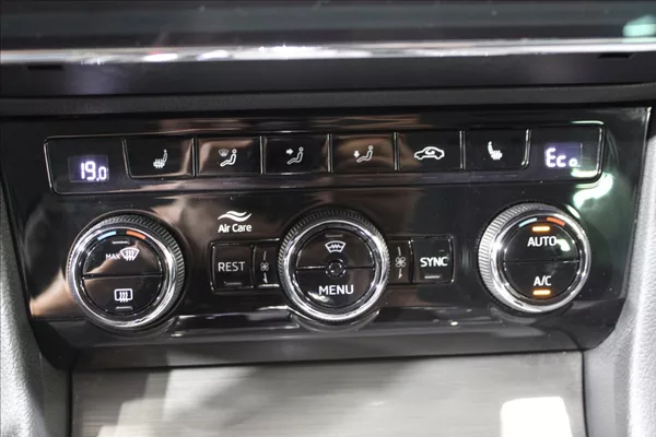 Škoda Superb 1,4 IV 115KW Style DSG - foto 27