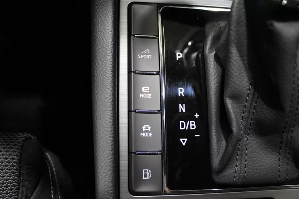 Škoda Superb 1,4 IV 115KW Style DSG - foto 30