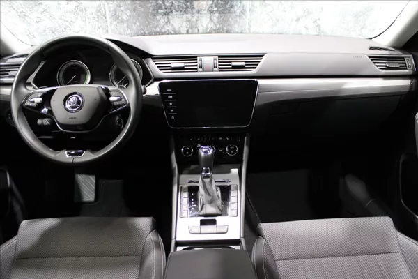 Škoda Superb 1,4 IV 115KW Style DSG - foto 32