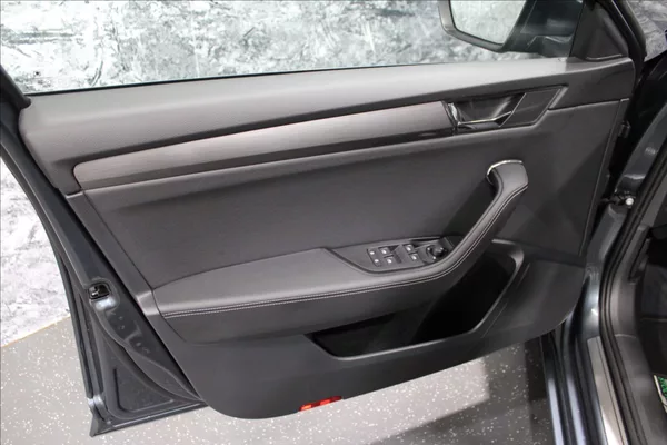 Škoda Superb 1,4 IV 115KW Style DSG - foto 8