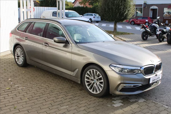 BMW Řada 5 2,0 530i Luxury - foto 2