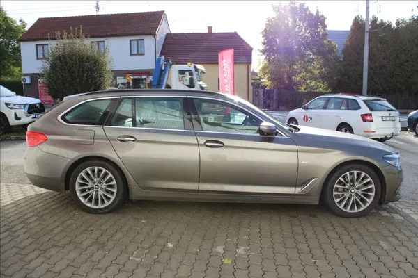 BMW Řada 5 2,0 530i Luxury - foto 3