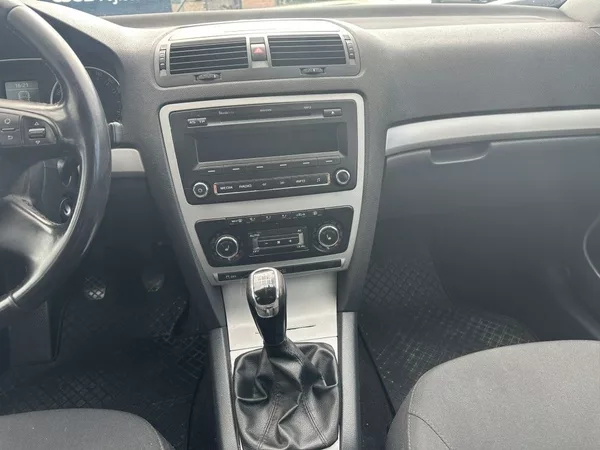 Škoda Octavia Style 2.0 TDi 103kW serviska - foto 11
