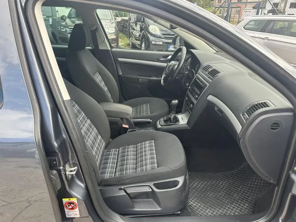 Škoda Octavia Style 2.0 TDi 103kW serviska - foto 18