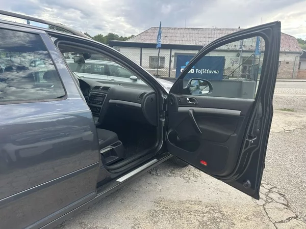 Škoda Octavia Style 2.0 TDi 103kW serviska - foto 19