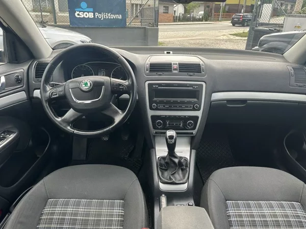 Škoda Octavia Style 2.0 TDi 103kW serviska - foto 9