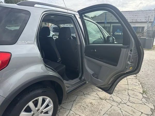 Suzuki SX4 Style 1.6i 88kW serviska - foto 20