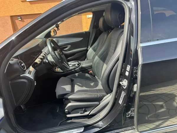Mercedes-Benz Třídy E E 220d 4MATIC All-TerrainT - foto 12