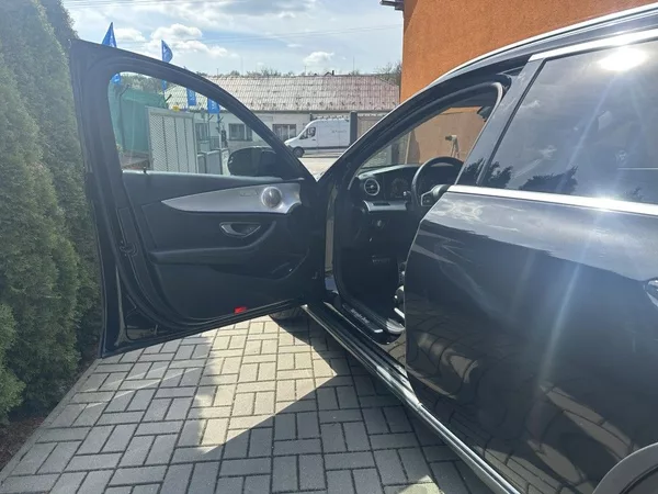 Mercedes-Benz Třídy E E 220d 4MATIC All-TerrainT - foto 15
