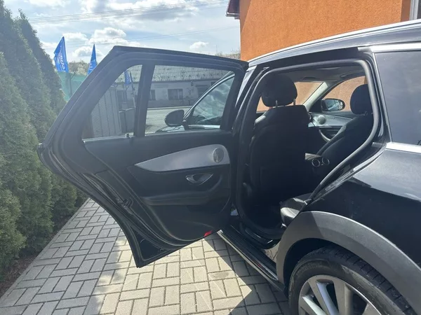 Mercedes-Benz Třídy E E 220d 4MATIC All-TerrainT - foto 17