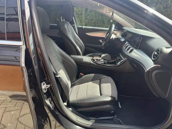 Mercedes-Benz Třídy E E 220d 4MATIC All-TerrainT - foto 20