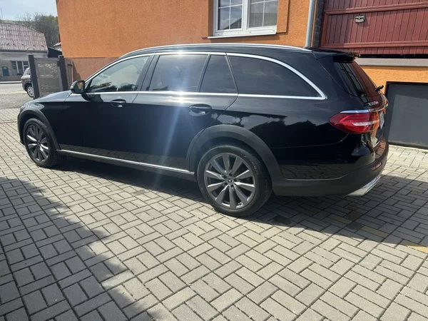 Mercedes-Benz Třídy E E 220d 4MATIC All-TerrainT - foto 8