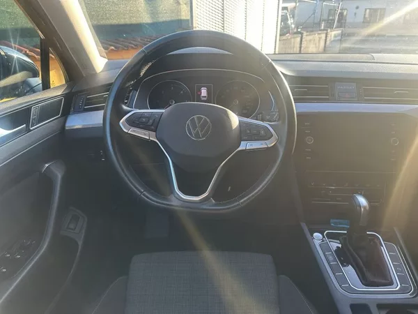Volkswagen Passat 2.0 TDi 110kW Bussiness AT - foto 12