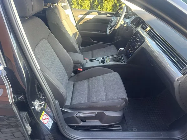 Volkswagen Passat 2.0 TDi 110kW Bussiness AT - foto 24