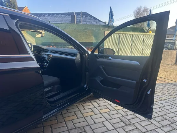Volkswagen Passat 2.0 TDi 110kW Bussiness AT - foto 26