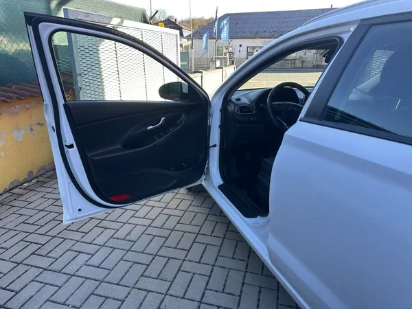 Hyundai i30 1.6 CRDi 85kW serviska - foto 18
