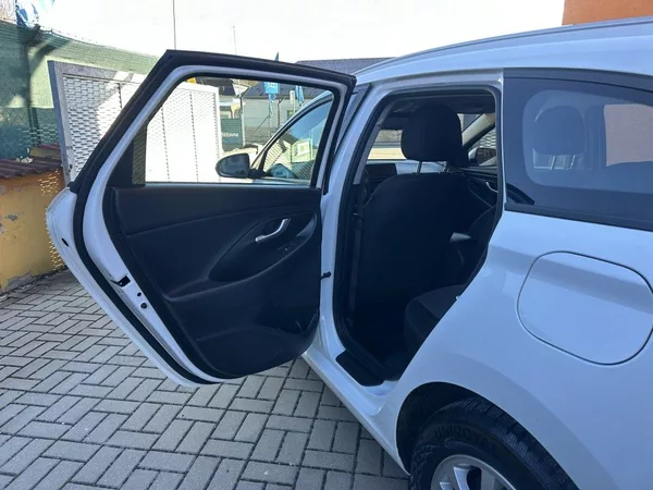 Hyundai i30 1.6 CRDi 85kW serviska - foto 20