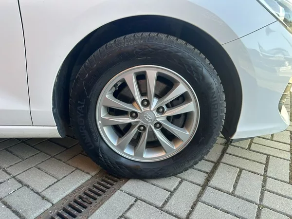 Hyundai i30 1.6 CRDi 85kW serviska - foto 25