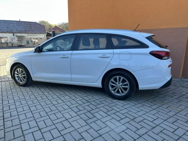 Hyundai i30 1.6 CRDi 85kW serviska - foto 7