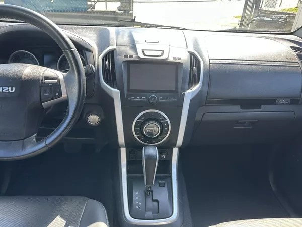Isuzu 1.9 Double Cab 4x4 LSE A/T - foto 12