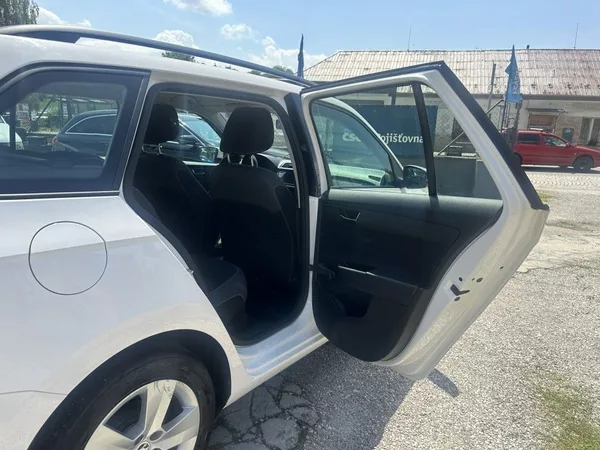 Škoda Fabia 1.0 TSI 70kW Ambition Combi - foto 21