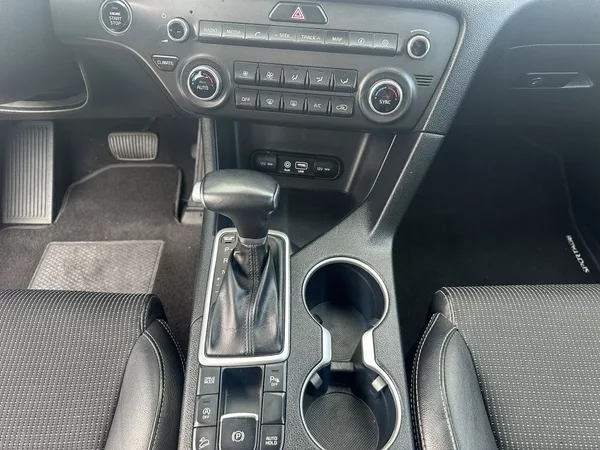Kia Sportage 1.7 CRDi 104kW automat - foto 13