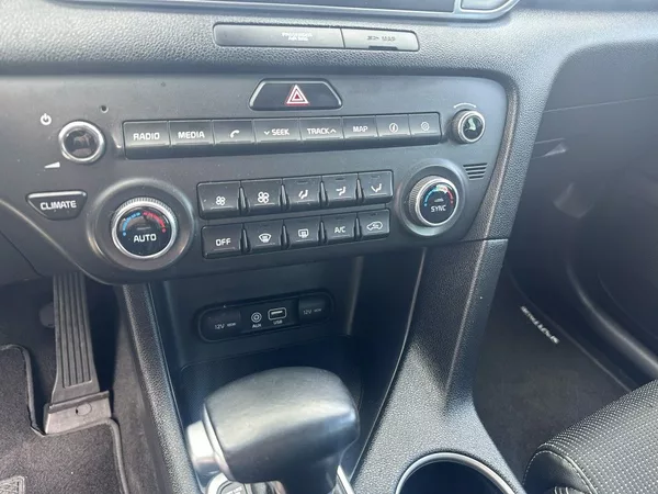 Kia Sportage 1.7 CRDi 104kW automat - foto 15