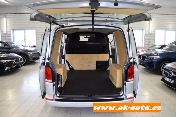 Volkswagen Transporter 2.0 TDI DSG 110kW 5 DVEŘÍ 2022 - foto 18