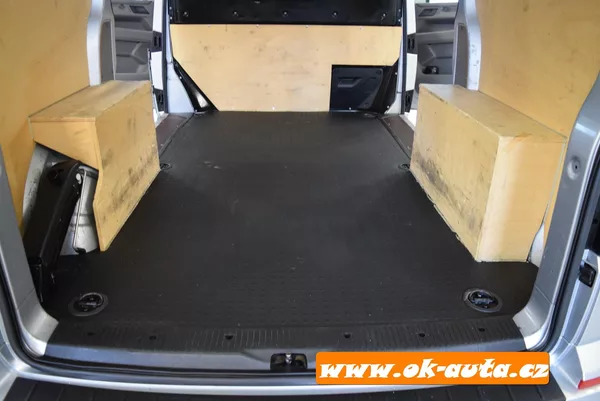 Volkswagen Transporter 2.0 TDI DSG 110kW 5 DVEŘÍ 2022 - foto 20