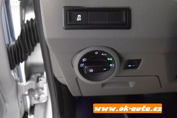 Volkswagen Transporter 2.0 TDI DSG 110kW 5 DVEŘÍ 2022 - foto 33