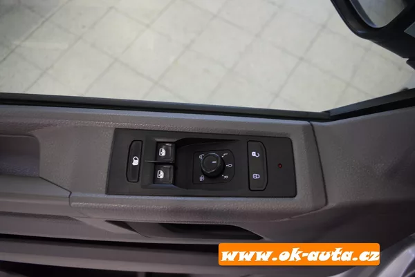 Volkswagen Transporter 2.0 TDI DSG 110kW 5 DVEŘÍ 2022 - foto 34