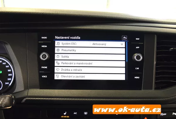 Volkswagen Transporter 2.0 TDI DSG 110kW 5 DVEŘÍ 2022 - foto 38