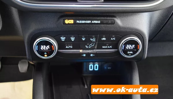 Ford Kuga 1.5 EBLUE TITANIUM 56 000 KM - foto 39