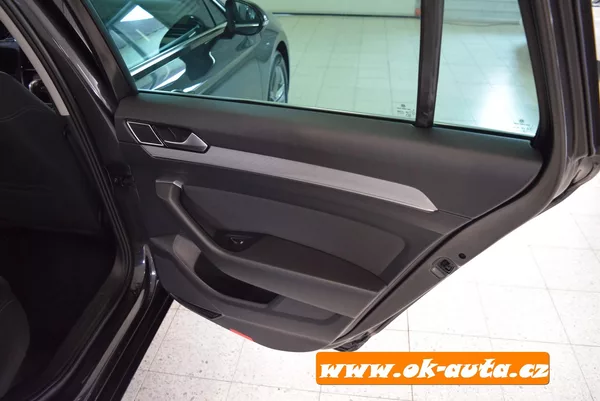 Volkswagen Passat 2.0 TDI BUSINESS DSG 97 000 KM - foto 23