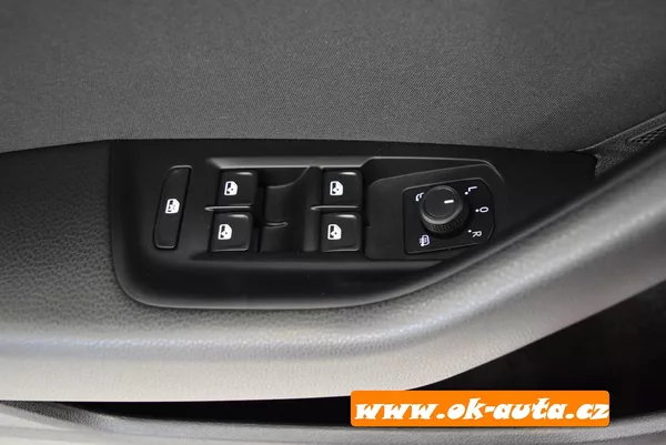Volkswagen Passat 2.0 TDI BUSINESS DSG 97 000 KM - foto 36
