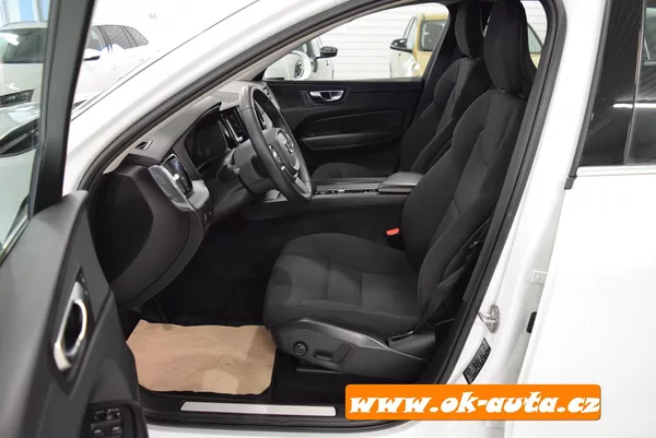 Volvo XC60 2.0 B4 AWD MOMENTUM 2022 - foto 13