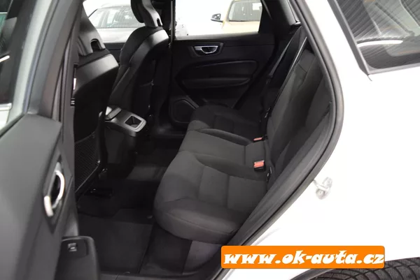 Volvo XC60 2.0 B4 AWD MOMENTUM 2022 - foto 14
