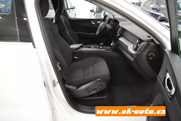 Volvo XC60 2.0 B4 AWD MOMENTUM 2022 - foto 15