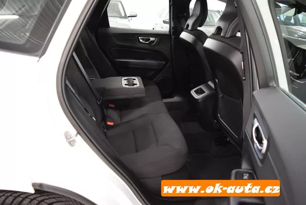 Volvo XC60 2.0 B4 AWD MOMENTUM 2022 - foto 16